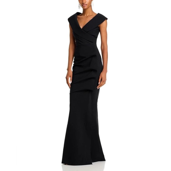 Chiara Boni
Off The Shoulder Maxi Dress
 Current Price $1,090.00 - Picture 6 of 15